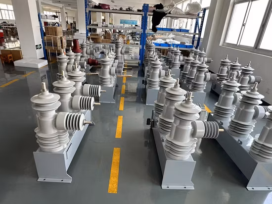 Medium Voltage Pole Mounted Vacuum Circuit Breaker for Grid